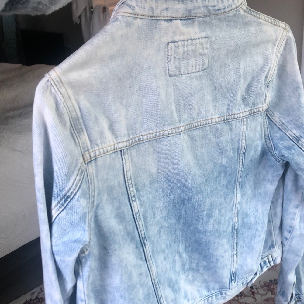 Size small jean jacket - Picture 3 of 3